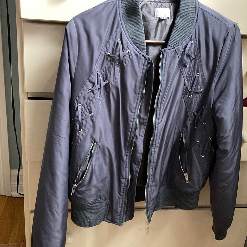 ♥️alot size 8 fits small. Bomber! Grey- from nyc boutique!